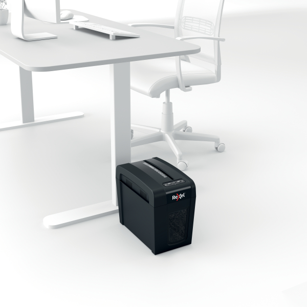 Rexel Secure X6-SL Aktenvernichter mit Partikelschnitt P-4, 4 x 40 mm, bis 6 Blatt, schwarz