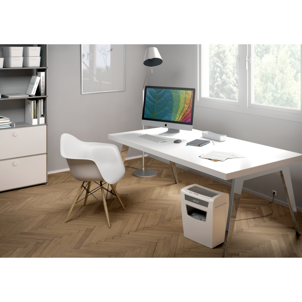 LEITZ IQ Home Office Aktenvernichter mit Partikelschnitt P-4, 4 x 28 mm, bis 10 Blatt, weiß