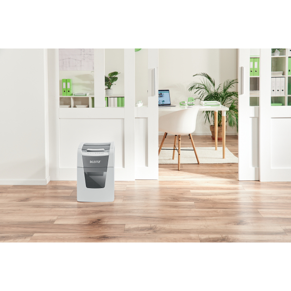 LEITZ IQ Autofeed Small Office 100 Aktenvernichter mit Partikelschnitt P-5, 2 x 15 mm, bis 100 Blatt, weiß