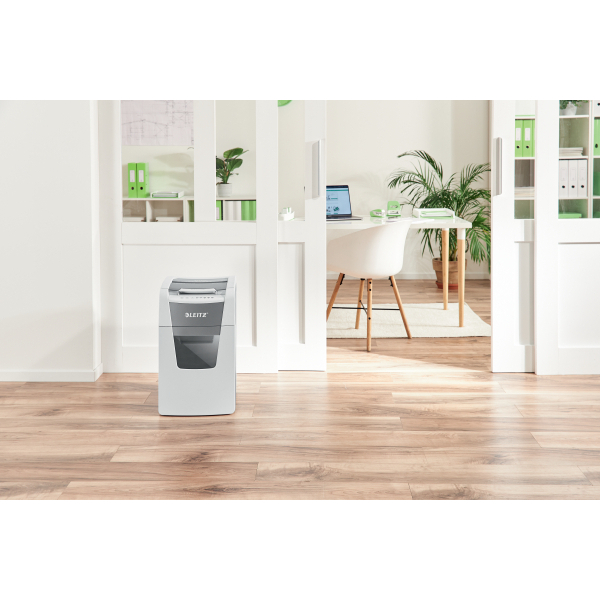 LEITZ IQ Autofeed Small Office 150 Aktenvernichter mit Partikelschnitt P-4, 4 x 28 mm, bis 150 Blatt, weiß