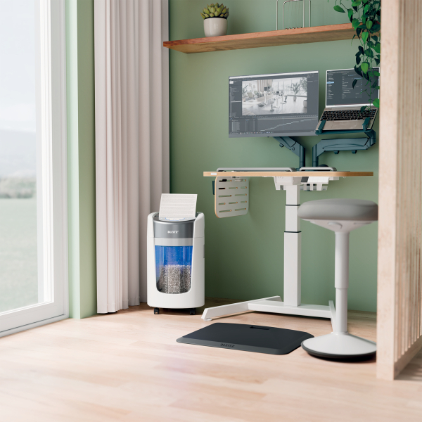 LEITZ IQ OptiMax Home Office 225 Aktenvernichter mit Partikelschnitt P-5, 2 x 15 mm, bis 6 Blatt, weiß